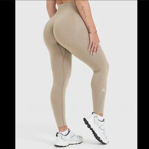 Oner Active EffortlessLift Seamless Leggings in the neutral Sand Stone color